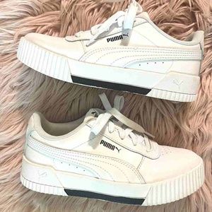 Boys Puma Carina Athletic Shoe size 2